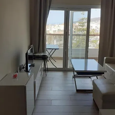 Amplio Piso Al Lado De La Playa En * Нерха